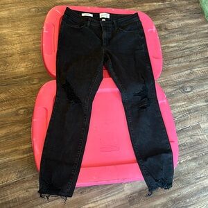Universal thread mid rise skinny